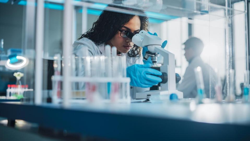 Moleküler Biyoloji Laboratuvarları için Sonikatör